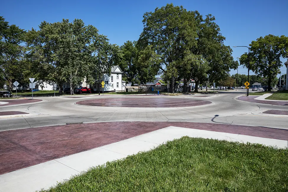 Mini Roundabout at 9th Street and South Street in Waterloo